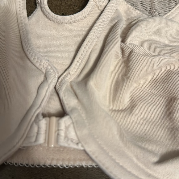 Wacoal Nude Racerback Center-Front Closure Underwire Bra 32C - Picture 3 of 6